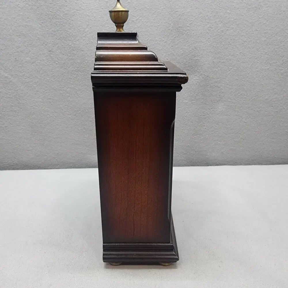 VTG 2001 The Bombay‎ Company Mantle Shelf Clock Quartz Dark Cherry Wood